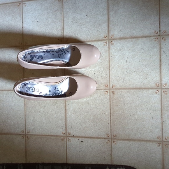 Brash Beige Round Toe Patent Leather Pumps - Picture 2 of 7